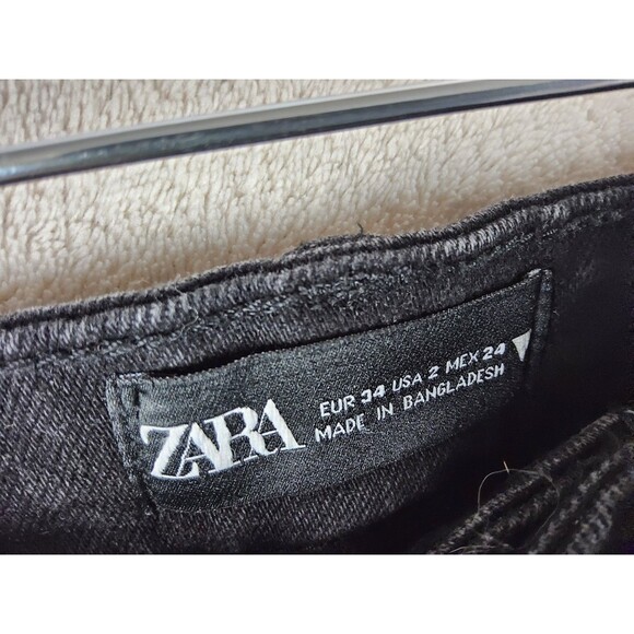 Zara Women’s Distressed Cut Off Jean Denim Black Shorts Size 2 - Picture 3 of 3